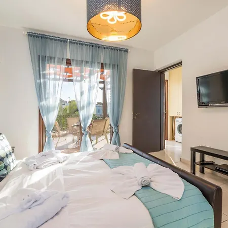 Anna Maria Вилла *